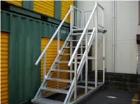 おススメトランクルームの板橋徳丸店の階段